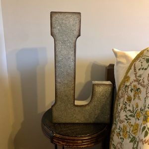 Aluminum “L” decor